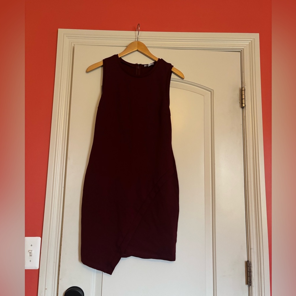 OLIVIA GREY Sleeveless Burgundy Sheath Dress - Medium. Flattering!